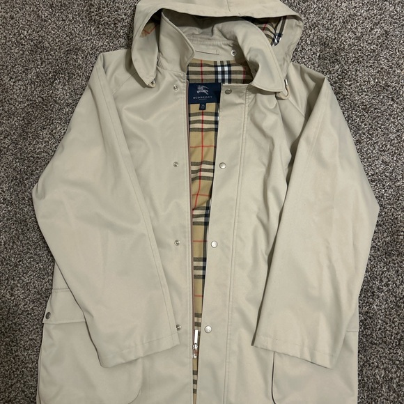Burberry Classic Beige Men's rain Coat - Picture 2 of 7